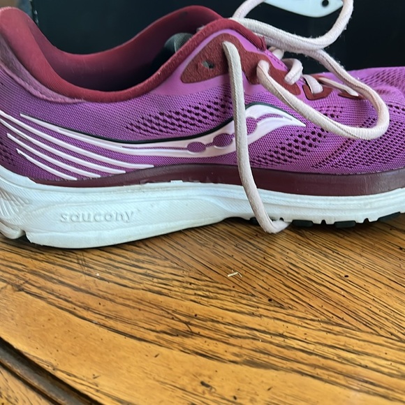 Saucony In Box Ride 14 Size 9 Women’s. Medium.Color Razzle Fairytale(Magenta) - Picture 10 of 11